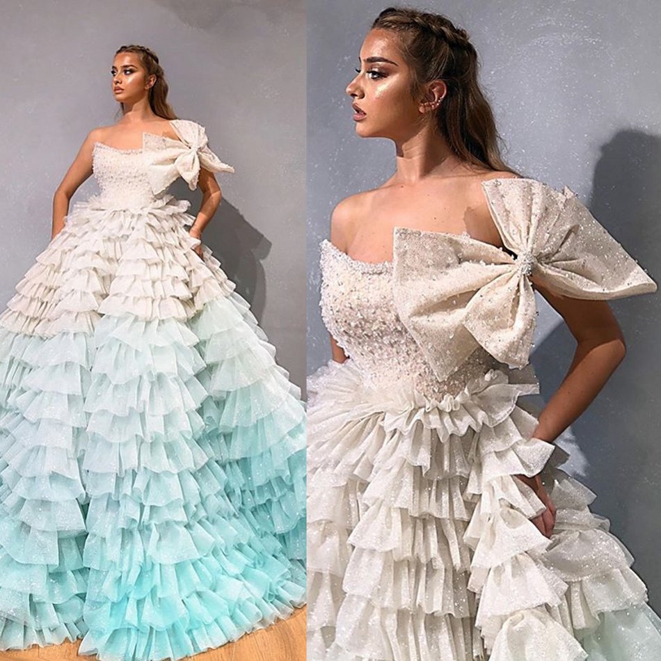 

2020 Fluffy Evening Dresses Strapless Beaded Sequins Bow Prom Dress Tiered Skirt Cascading Ruffles Combined Color Formal Party Gown, Brown