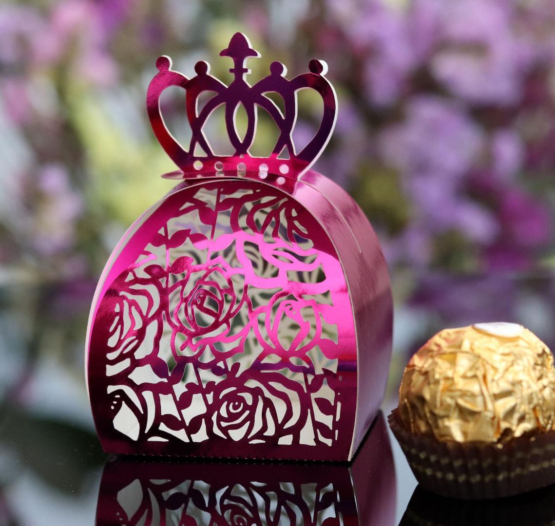 

Laser Cut Hollow Rose Candy Box Wedding Party Favors Gift Bag With Crown Chocolate Package Box Baby Shower