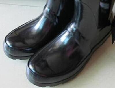 Glossy black