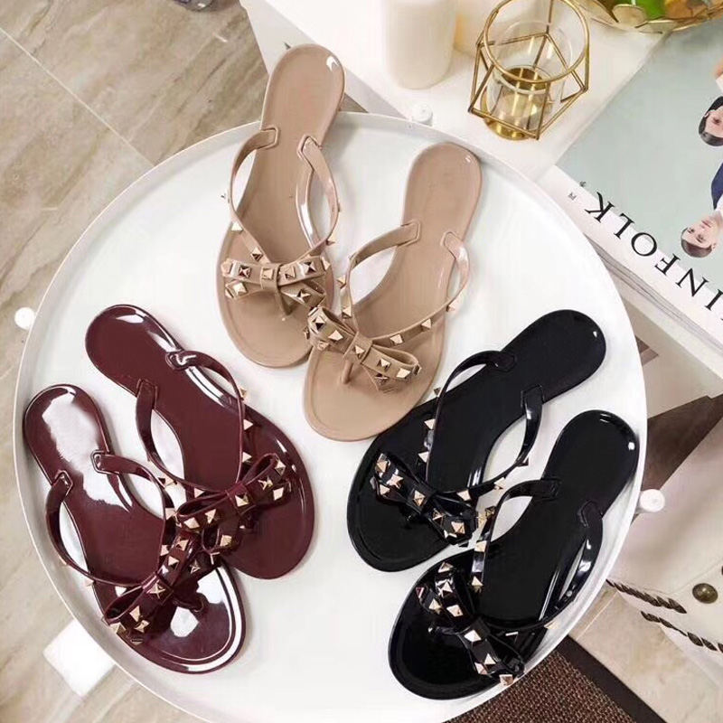 

Classic Men slippers Big bee Summer Rubber bottom woman beach Slides letter Flat heel designer sandals rivet Lazy lady Loafers Flip flops Large size 35-42-45, Gold