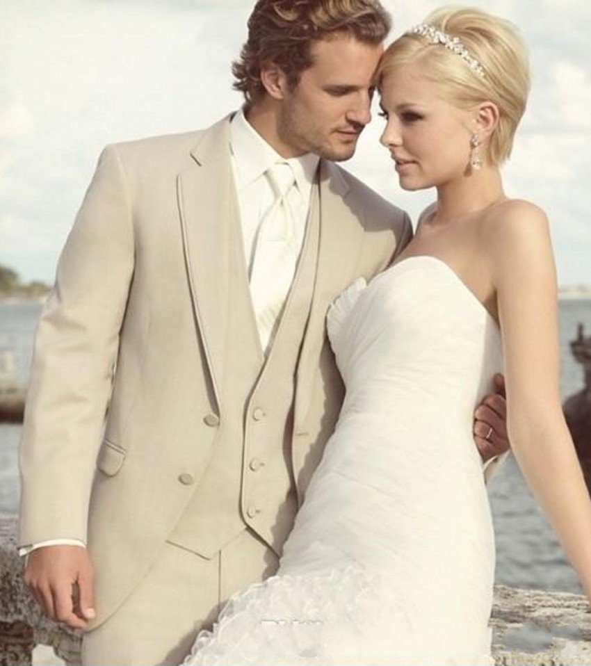 

Excellent Beige Groom Tuxedos Notch Lapel Groomsman Wedding Tuxedos Fashion Men Prom Jacket Blazer 3 Piece Suit(Jacket+Pants+Tie+Vest)2, Same as image