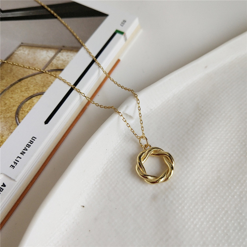 

Women Necklaces 925 Sterling Silver Garland Pendant Necklace New Fashion White Gold Color Hollow Twist Geometric Circle Necklace