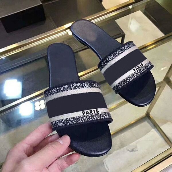 

2020 Paris Womens Slippers Scuffs Summer Sandals Beach Slide Slippers Girls Flip Flops Loafers Beautiful Embroidered Slipper 35-42