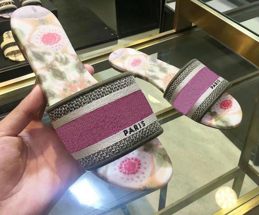 

2020 Hot style designer leather striped sandals denim ladies summer flat slippers outdoor beach ladies slippers rainbow lettered slippers