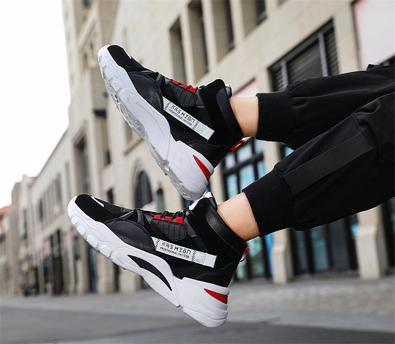 

2020 Hot Selling Wild Mesh Fashion Designer Shoes Triple S Sneakers Cool Wild Sneakers Three Color Men Running Outdoor Shoes