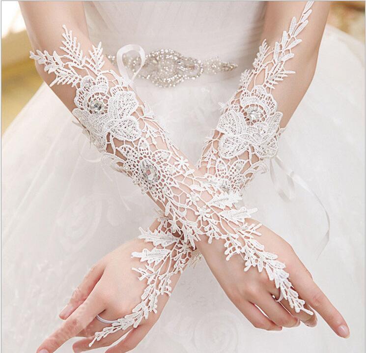 

2020 Wedding Bridal Gloves Wedding Dress Accessories Ring Finger Lace Up Women Summer Gloves for Banquet Party Occasion, Ivory