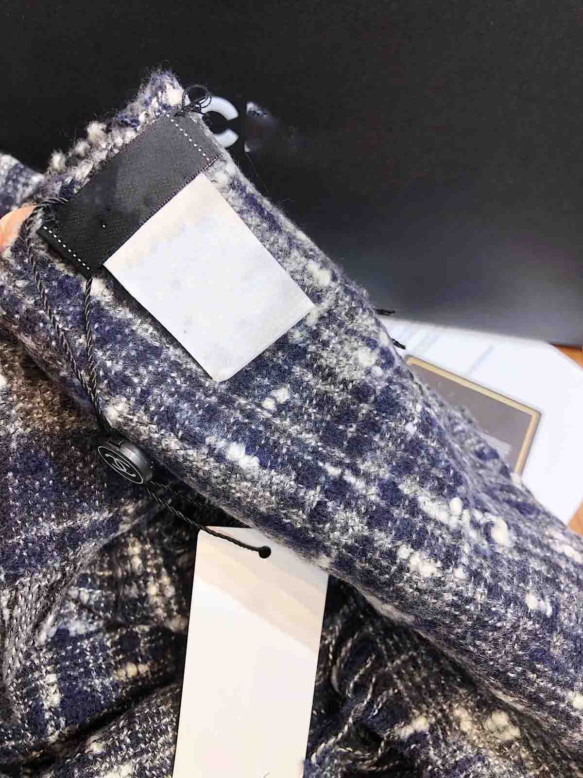 

2019 winter new thick cashmere blended texture scarf 8250103