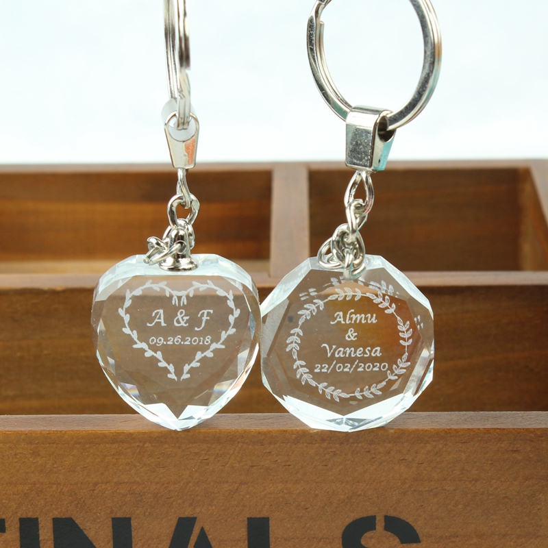

10pcs crystal Personalized wedding engraved names date keychain custom photo keyring baby shower party wedding gifts
