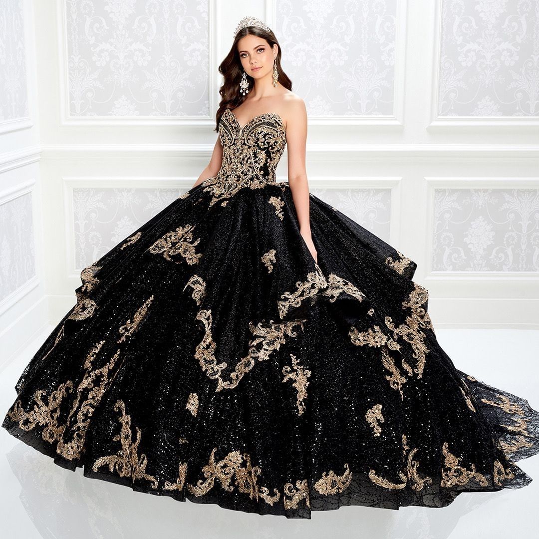 

Shining Black Beaded Ball Gown Quinceanera Dresses Sweetheart Neck Lace Appliqued Prom Gowns Sequined Sweep Train Tulle Sweet 15 Dress, Light sky blue