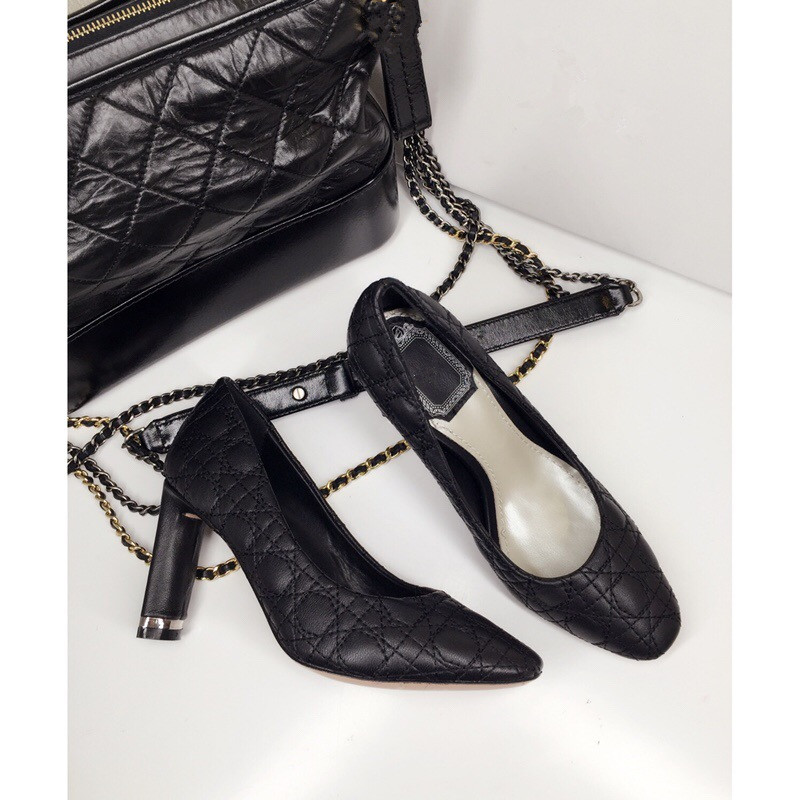 

Alexander 2021 the latest classic series of waterproofing high heel sandals are made of imported cow's lacquer leather with unique high quality, Choose the color