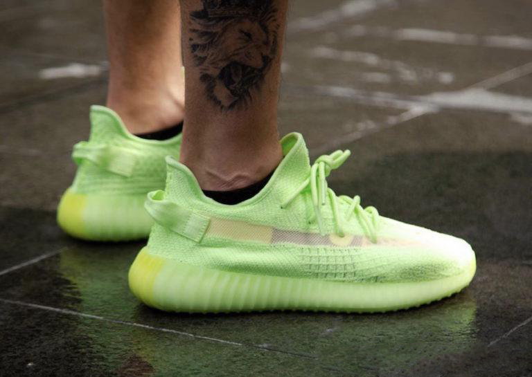 neon colour sports shoes