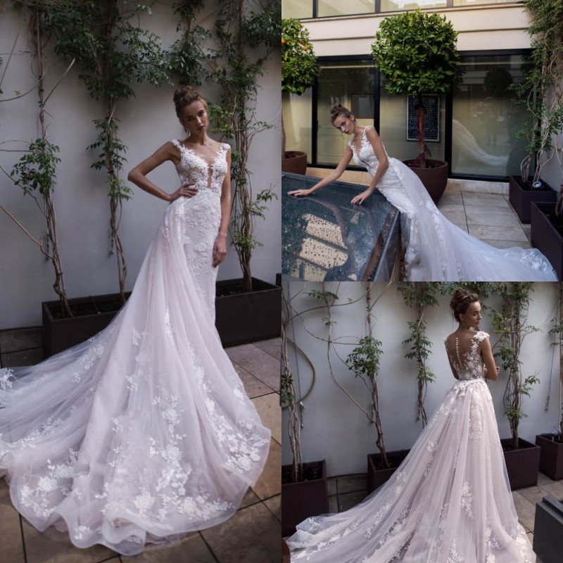 

2020 New Arrival Wedding Dresses A Line Sleeveless Tulle Lace Applique Bridal Gowns Sweep Train Jewel Neck plus Size Wedding Dress, Champagne
