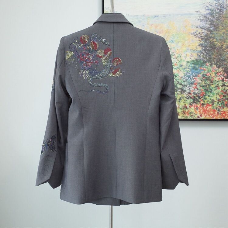 

Grey Woman Blazer Multi Rhinestones Stamping Long Sleeves Buttoned Cuffs Front Patch pockets Fashion suit 2020, Gray