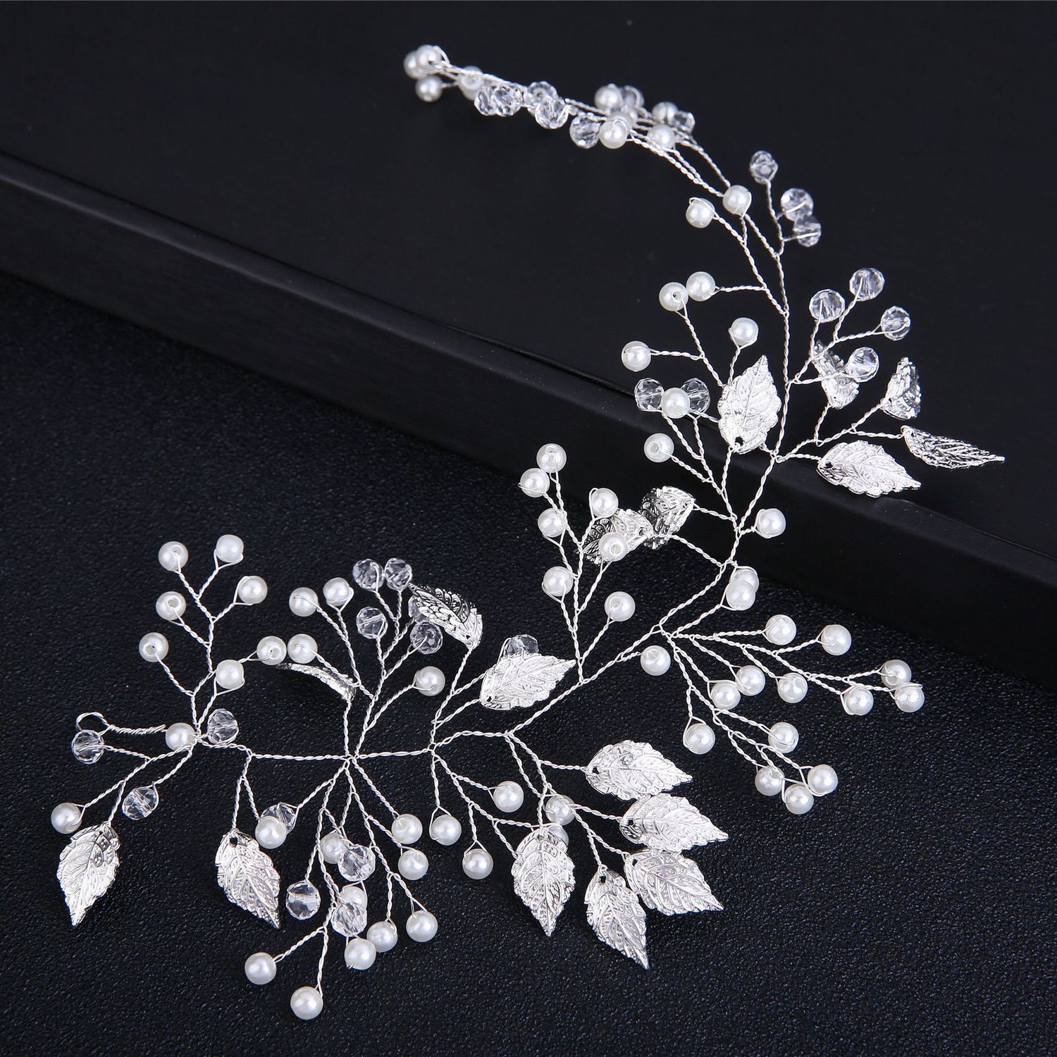 

Expert Silver Alloy Leaf Pearl Crystal Torsional Beads Hair Chain Hair Band Headwear Bride Hair Decorate