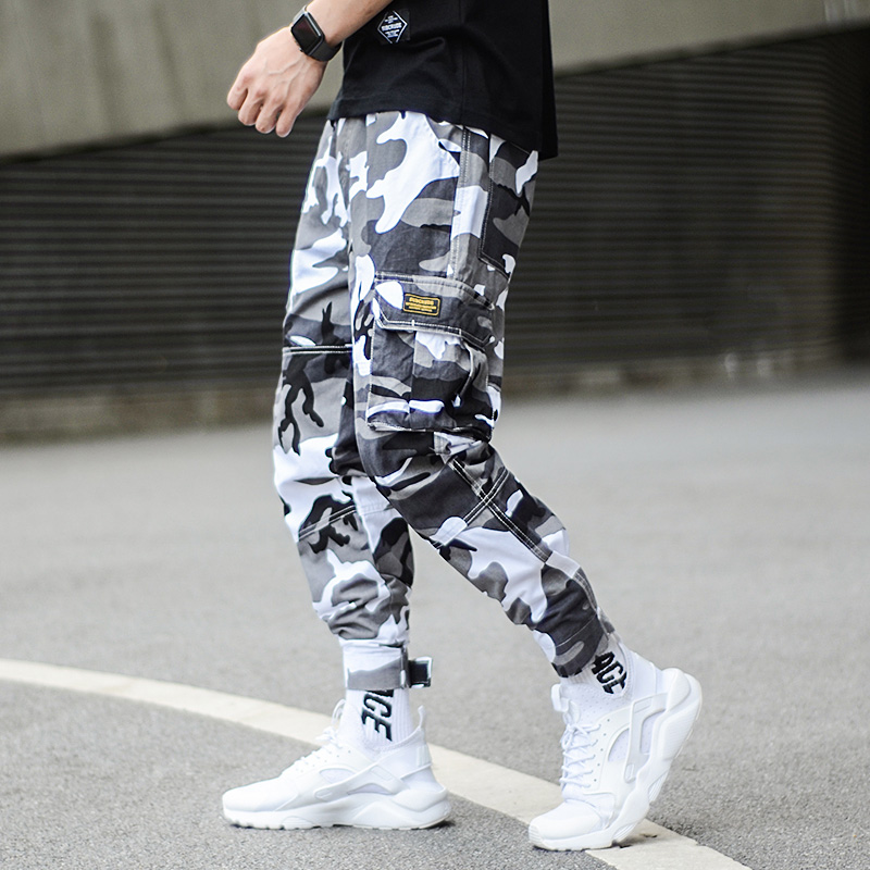 

Fashion Streetwear Men Jeans Loose Fit Camouflage Harem Trousers Big Pocket Cargo Pants Homme Hip Hop Joggers Pants Men, Black