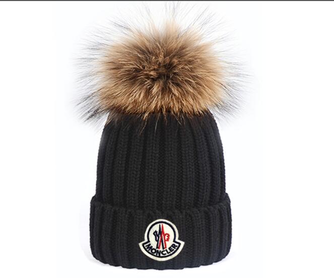 womans bobble hat