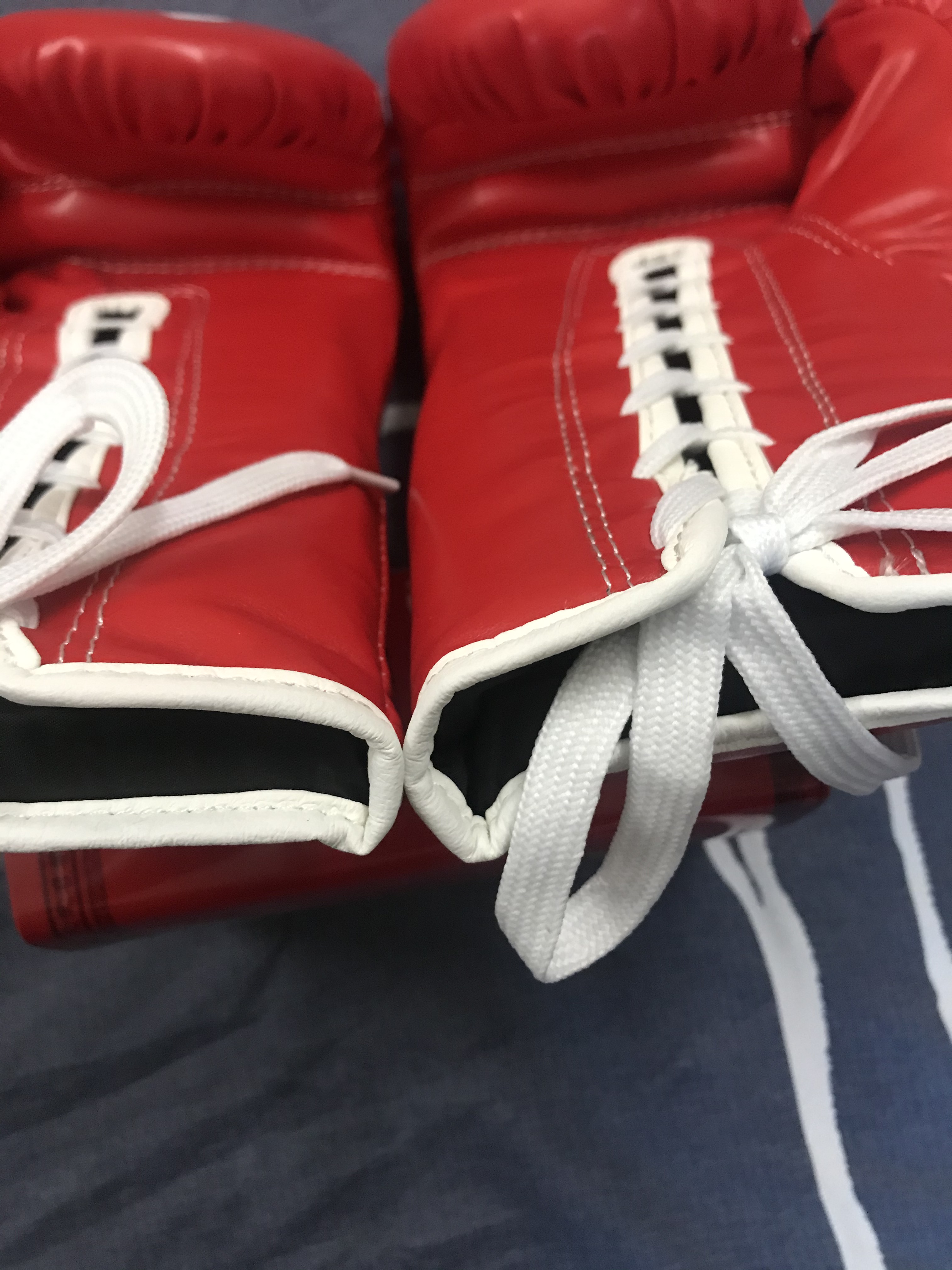 

10oz-14oz Black and Red twins boxing gloves adult playing sandbags parry that men and women fight training sanda muay Thai #2583