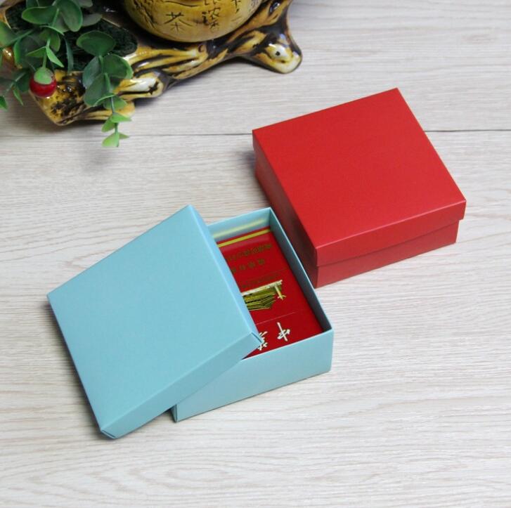 

10Pcs/lot Blue/Red Kraft Packaging Box Small Gift Boxes with cover Christmas Candy Box Present Jewelry Boxes 9.5x9.5x4.2cm