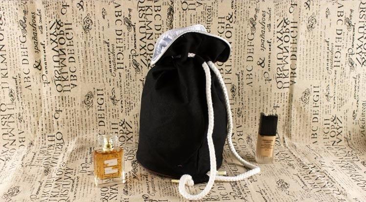 

Classic logo pull rope fitness bucket bag thick travel pull rope lady water-proof washing cosmetic bag storage box, pull rope bag wash gargl, Black