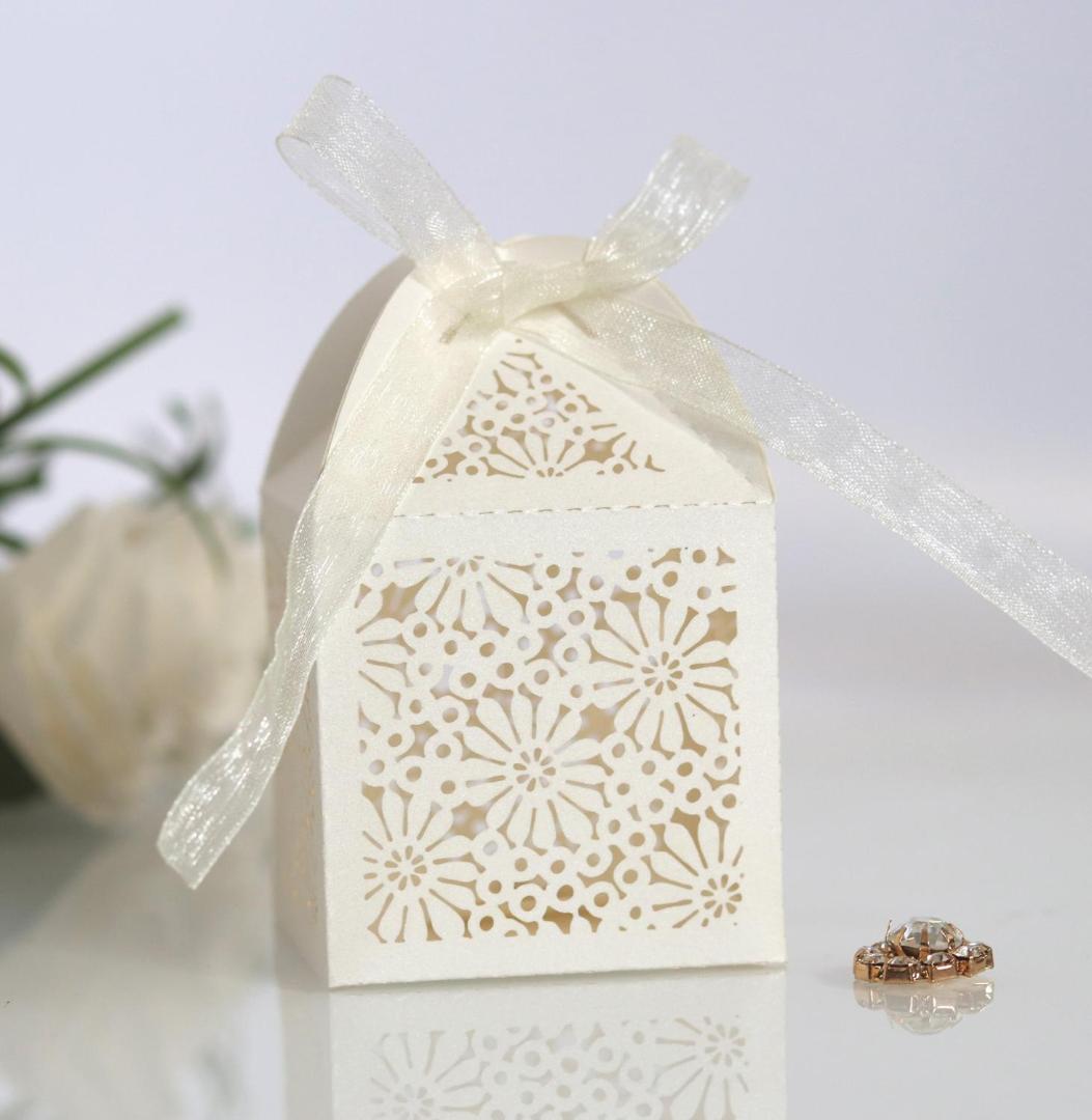 

50pcs Elegant Flower Laser cutting hollow Candy Boxes Wedding Favor Gift Box for Birthday Party Decor Wedding Supplies Favor Bag