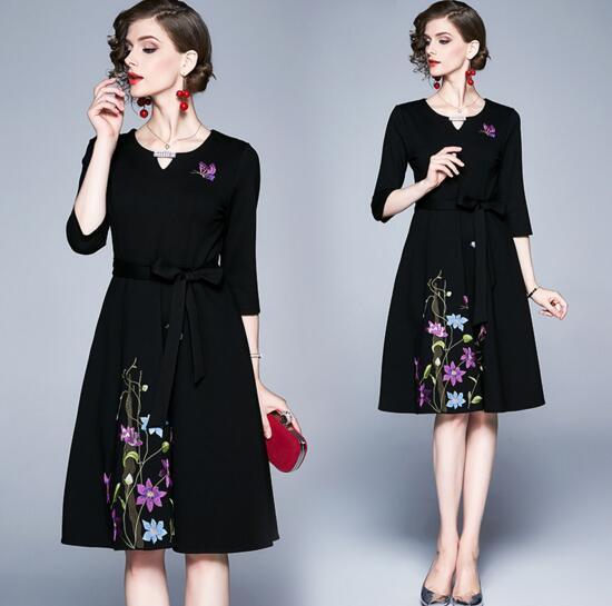 

Autumn and winter retro embroidered nail drill waist mid-length a-line skirt, Black