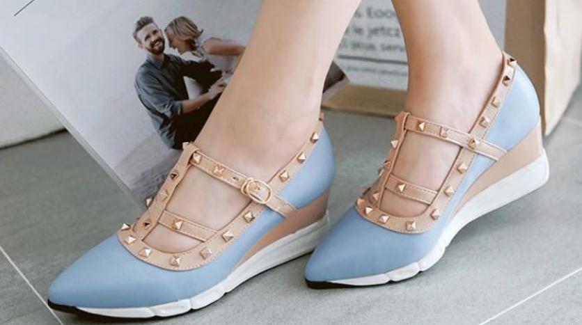 

2019 Women's shoes in Spring and Autumn with New style Slope heel pointed end rivet @304, Black
