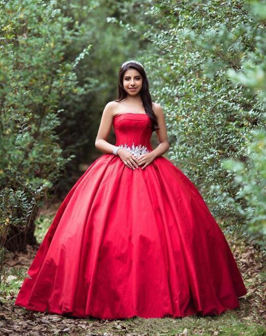 

Setwell Strapless Ball Gown Quinceanera Dresses Sleeveless Pleated Lace Appliques Floor Length Sweet 16 Prom Dresses Party Gowns, Yellow