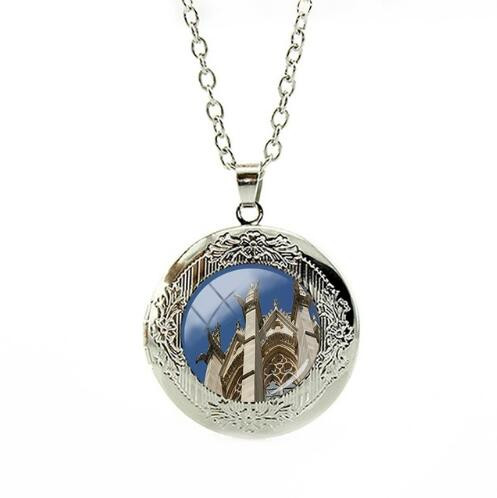 

Pendant Necklaces Notre Dame De Paris Cathedral Men Women Locket Necklace Rose Window Stained Glass Personality Gift Chain Jewelry Wholesale