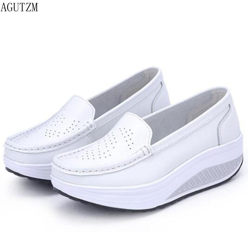 zapatos de cuero blanco