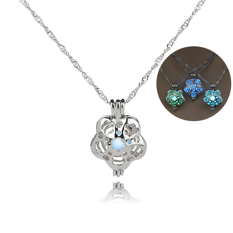 

Popular Ornaments Joker Hollow Out Noctilucent Rose Necklace