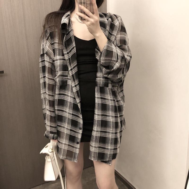 

Women's Wear 2020 Design Sense Niche Loose Black And White Plaid Sunscreen Shirt Thin Women's Fashion