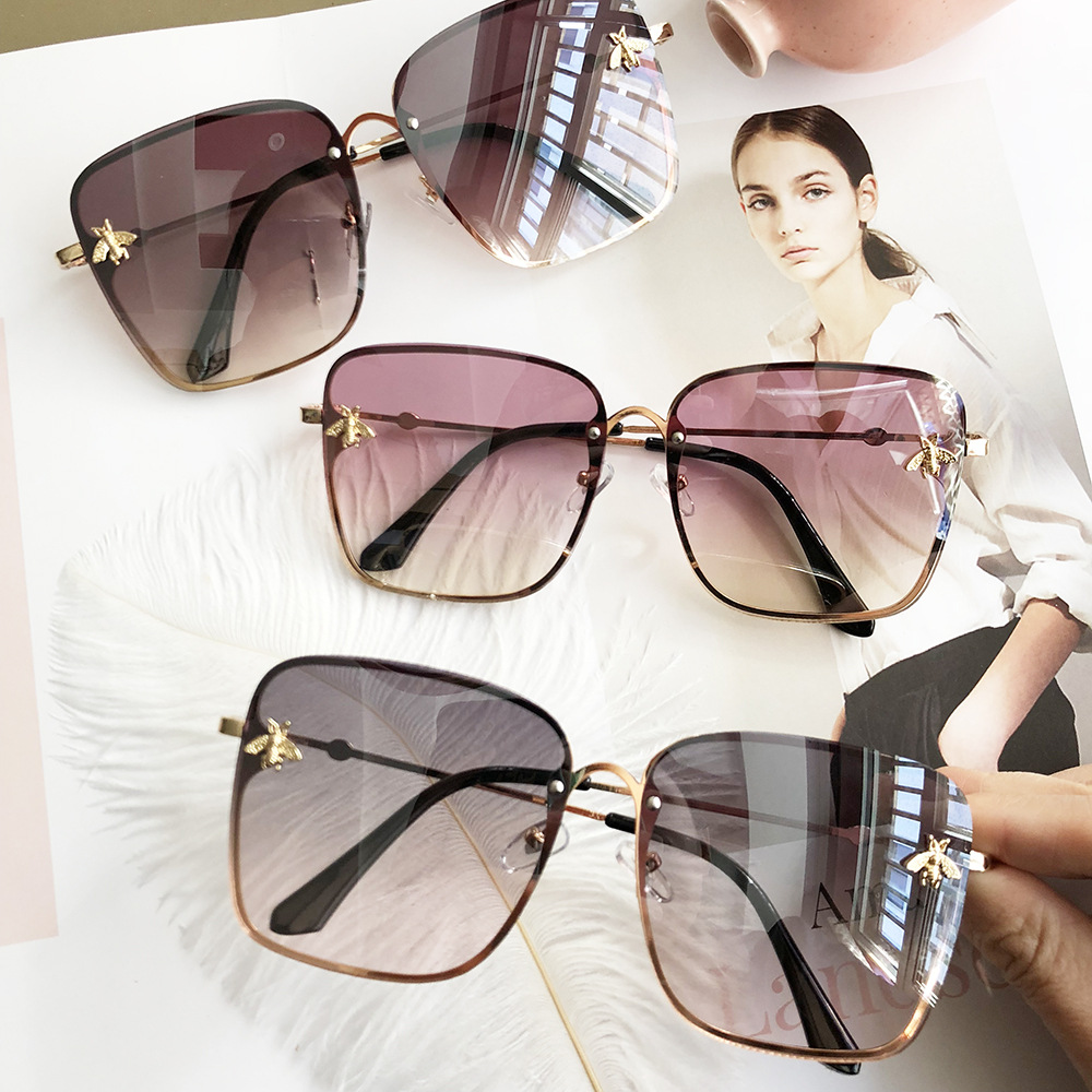 

Unisex Square Bee Sunglasses Women Brand Designer Metal Frame Big Sun Glasses Fashion Gradient Shades Female Oculos UV400, White;black