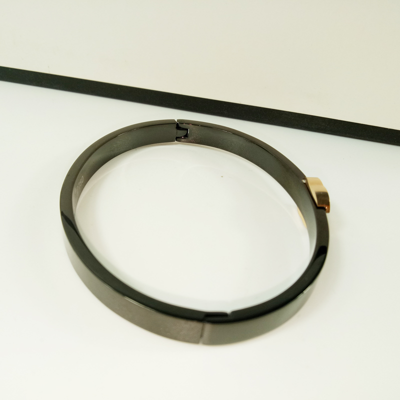 

New style Classical European Titanium steel bracelet Hand ornaments Bangle Black CC fashion accessories for counter gifts