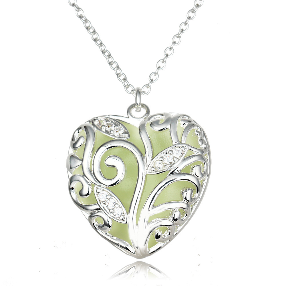 

Hollow Out Heart-shaped Luminescence Ornaments Diamond Heart Ocean Of Heart Necklace
