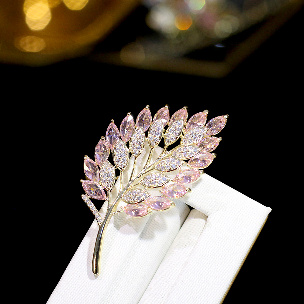 

Exquisite flower pink crystal brooch female men's corsage costume girl ladies wedding brooch jewelry brooch 4 styles Wedding Accessories