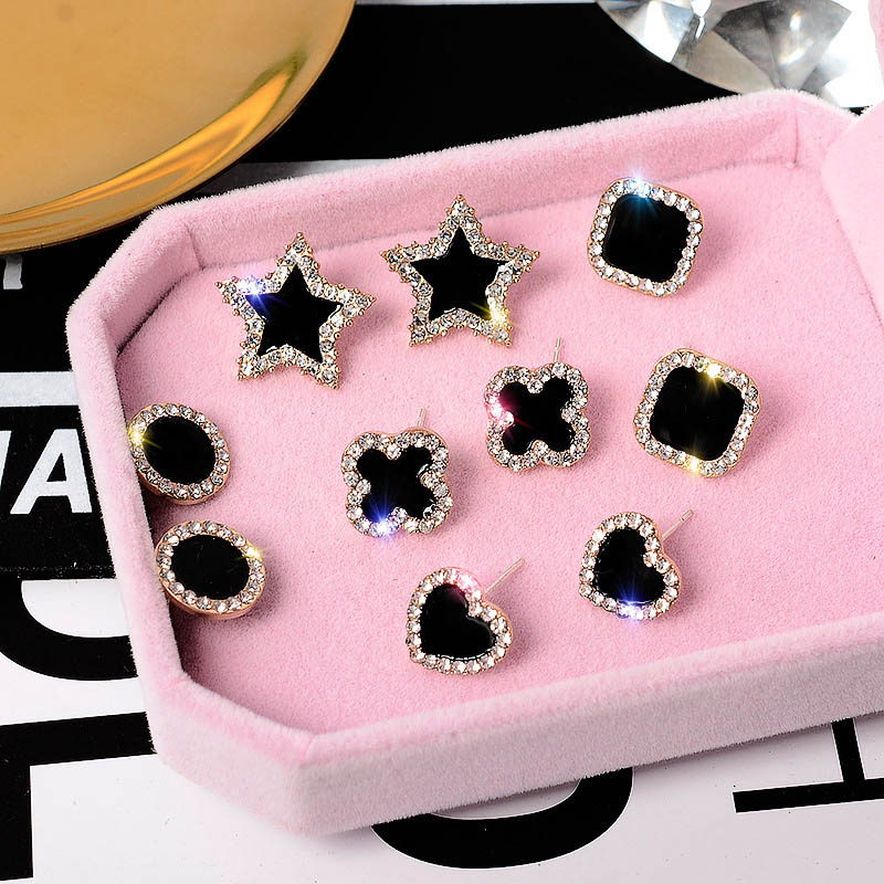 

Korean 3A+ Black Cubic Zirconia Small Stud Earrings for Women Flower Heart Round Star Clover Earrings Fashion Jewelry