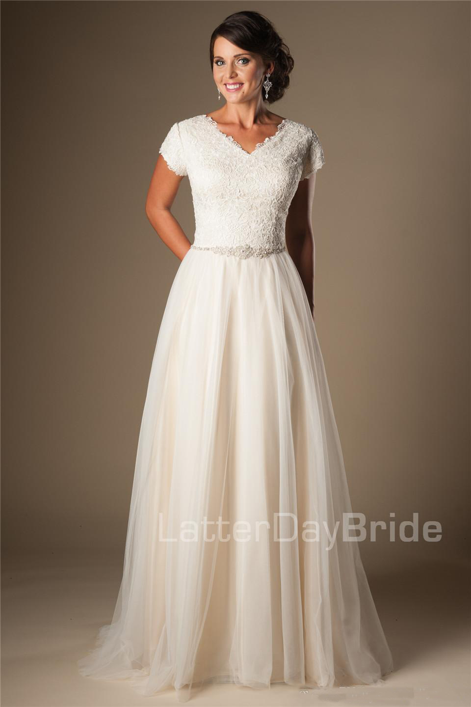 

Modest Champagne Short Sleeves Wedding Dresses 2019 Cap Sleeves V Neck Buttons Lace Tulle Bridal Gowns A-line Inexpensive Wedding Gowns, Silver