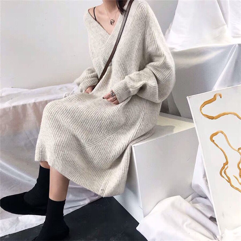 

2019 autumn and winter new ins loose solid color was thin V-neck alpaca long paragraph over the knee knit sweater skirt women, Beige