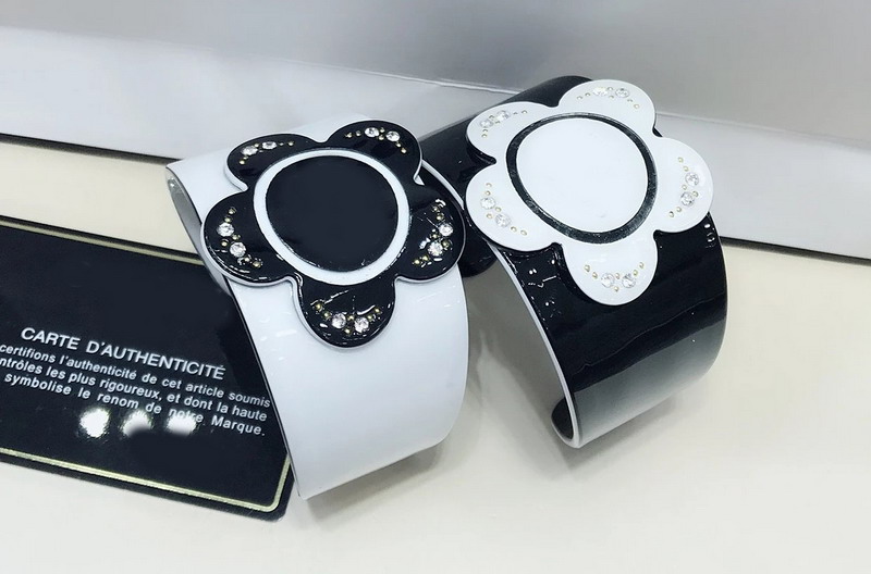 

6.5CM Fashion hot sell bracelet black and white acrylic flower bracelet Hand ornaments Bangle accessories for VIP gift 2pcs/lot