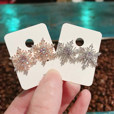 

Fashion Snowflake Stud Earrings Cz Cubic Zircon Stone Luxury Female Flower Earring for Wedding Bridal Party Jewelry Christmas Gift