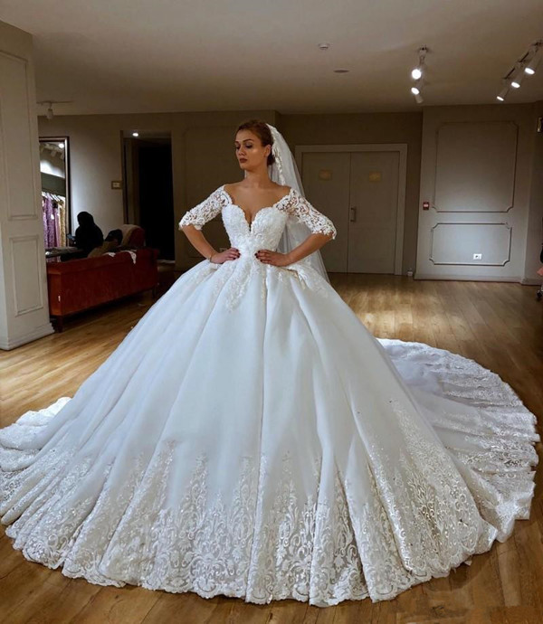 Luxe robe de bal Vintage Robes de mariée en dentelle appliques de perles train chapelle robe de mariée princesse Pays Robes de mariée robes de pa