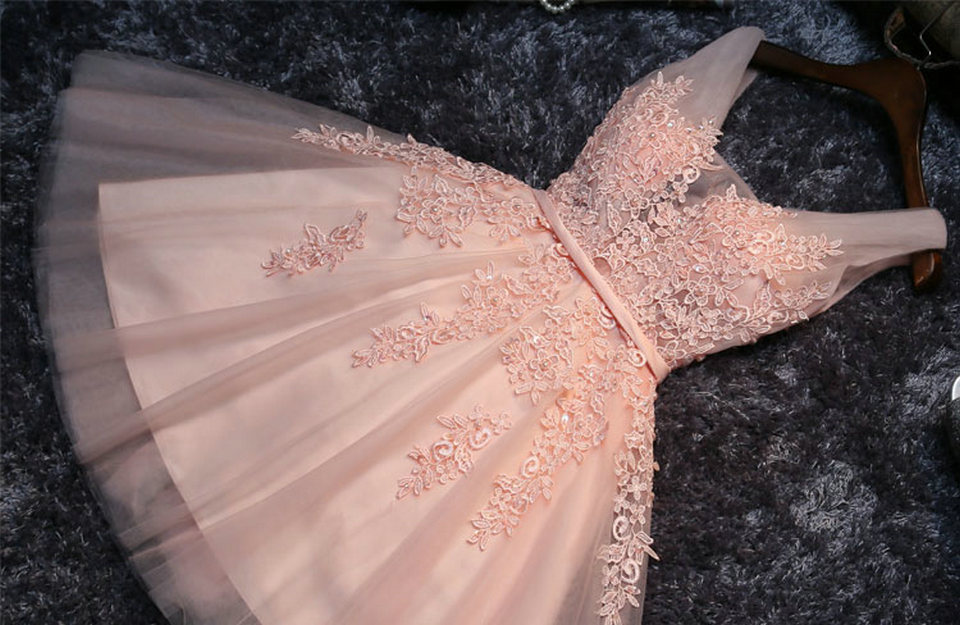 

Pearl Coral Prom Dresses 2020 Sexy Prom Dress Short V Neck Appliques Beading Lace Up Knee-Length Graduation Party Gowns, Same as image