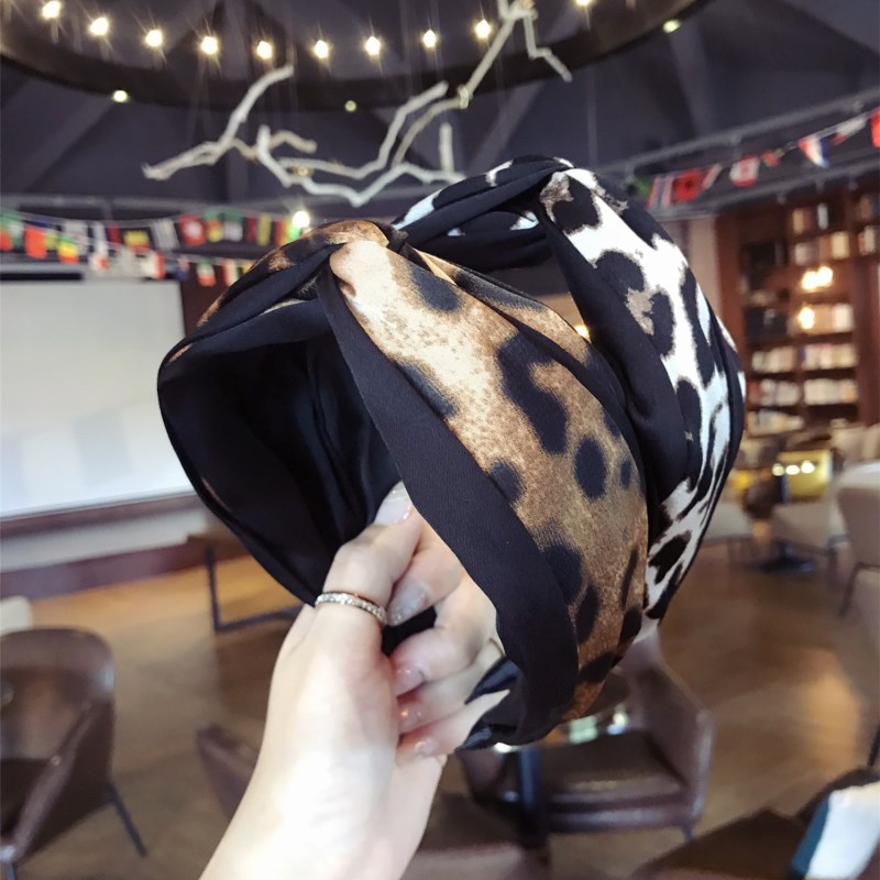 

Fashion new simple leopard fabric stitching cross woman girl headband hair accessory Korean version hair band female boutique