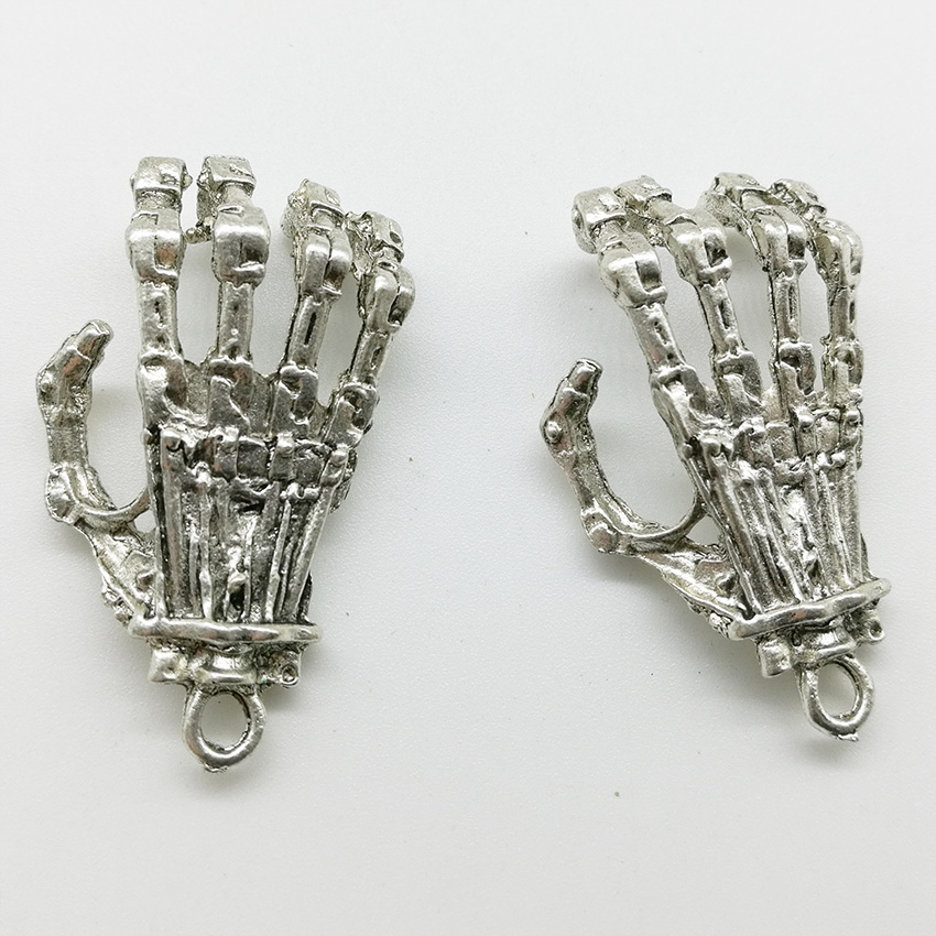 

Wholesale 20pcs Mechanical hand Alloy Charms Pendant Retro Jewelry Making DIY Keychain Ancient Silver Pendant For Bracelet Earrings 37*21mm
