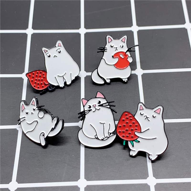 

Cat Animal Broches White Cartoon Finger Cat Strawberry Brooch Pins Denim Pin Badges Kids Gift Jewelry christmas jewelry