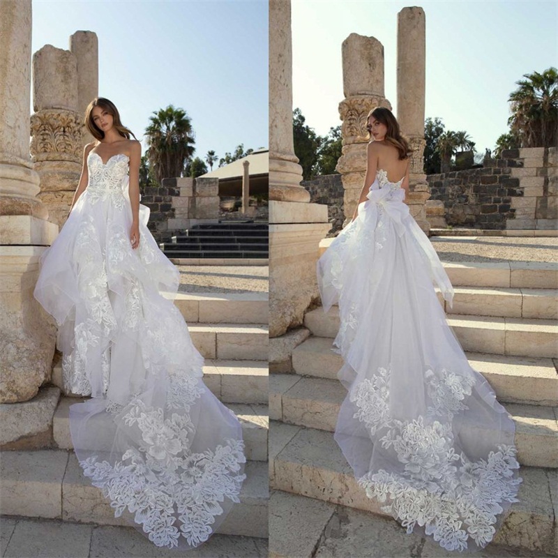 Elegant A-line Wedding Dresses Lace Appliqud Sweetheart Sleeveless Backless Bridal Dress Tired Tulle Court Train Beach Bridal Gown Cheap