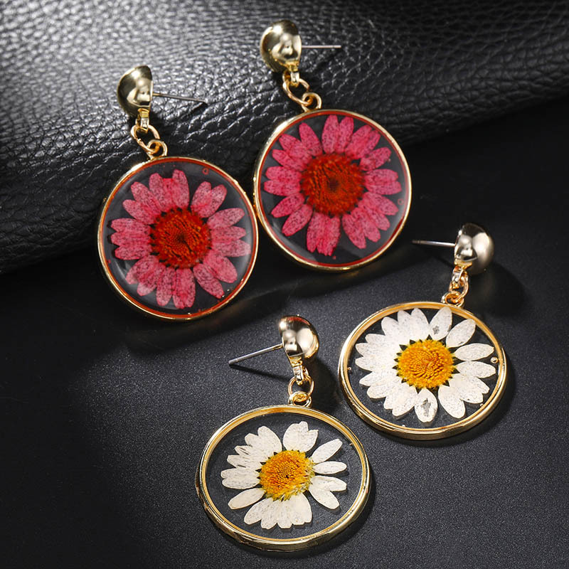 

Dangle & Chandelier Fashion Transparent Dried Flower Drop Earrings For Women 2021 Bohemian Resin Plant Daisy Hanging Earring Jewelry