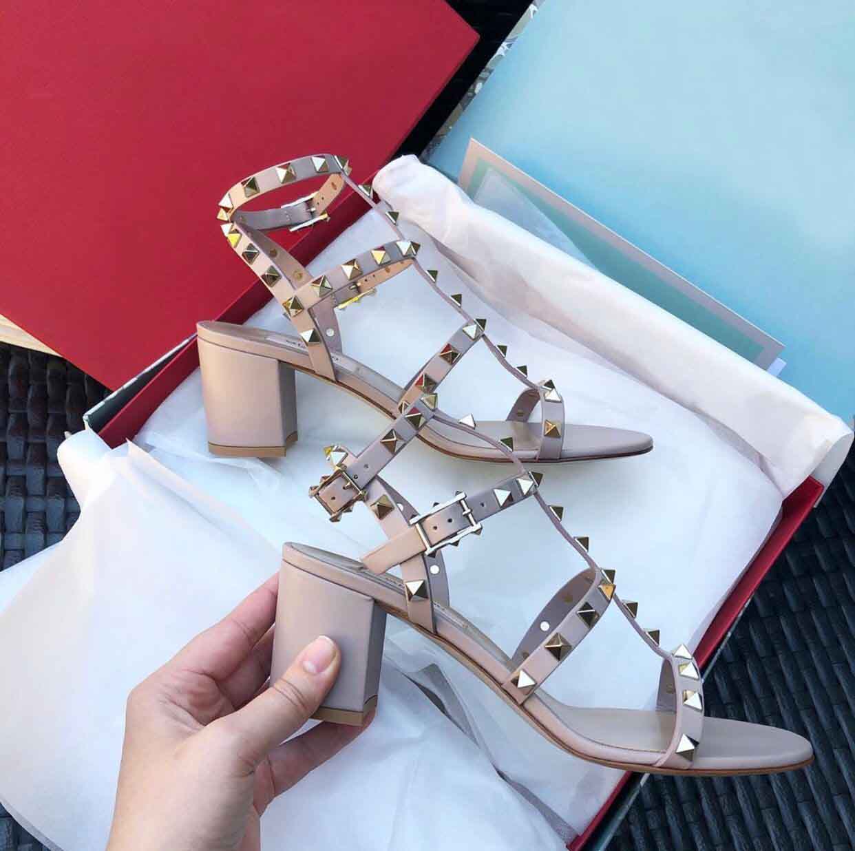 Italien marque été femmes sandales sandales sandales chunky talons rivets chevrons dames sanals sanals de luxe fête mariage mode voyage sandalias