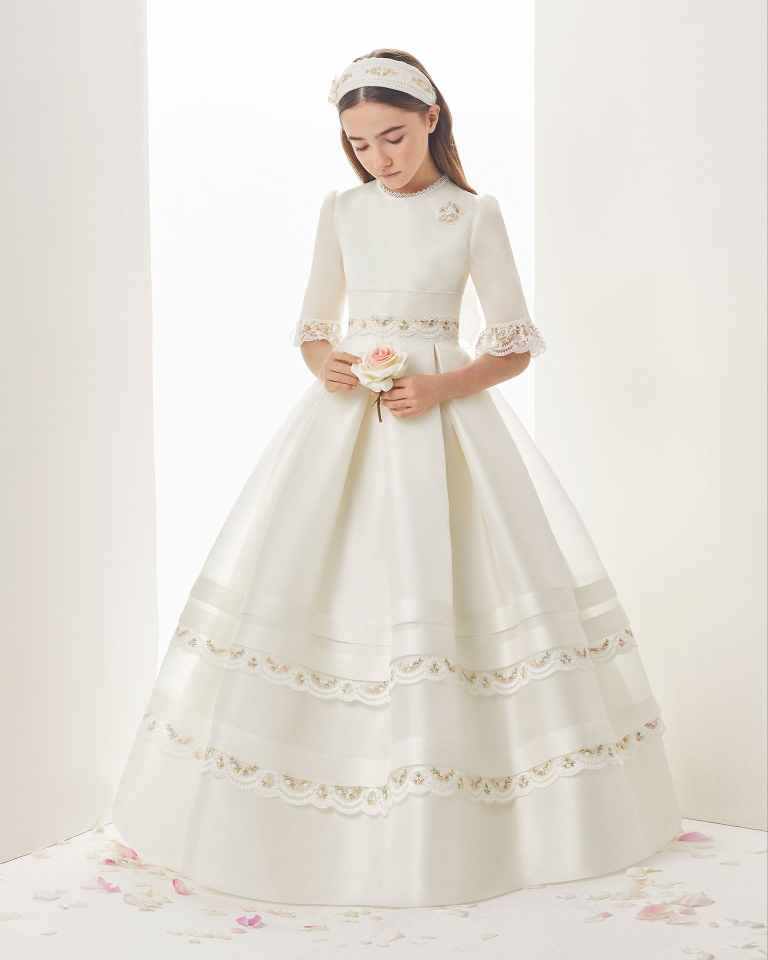 

Ivory Princess Flower Girl's Dresses Lace Appliques Jewel Neck Half Long Sleeve Girls Pageant Dress Custom Made Kids Formal Dress Birthday, Red