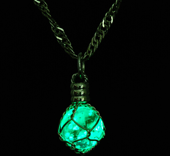 

Hot Sale 2016 Glowing Necklace Pendant Crystal Green Blue Ball Glow In the Dark Luminous Statement Necklace Jewelry N2397